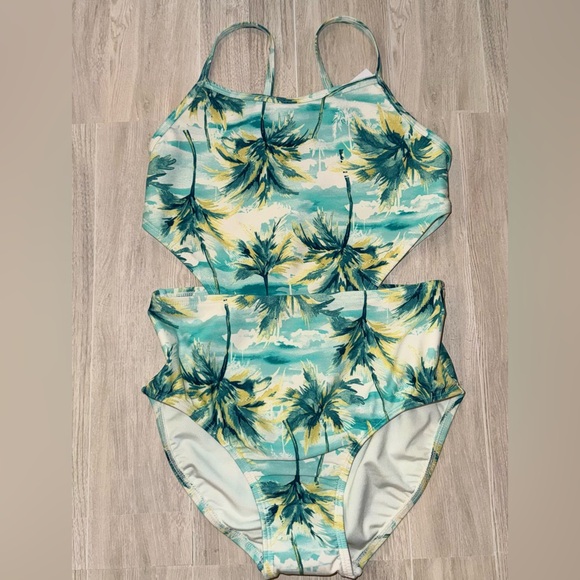 Old Navy Other - 🐠 Girls - size 8 - Floral Swim Suit / Bathing Suit